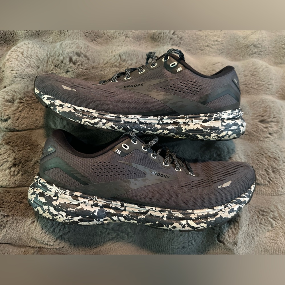 Brooks Black and White Athletic Shoes with Breathable Mesh
